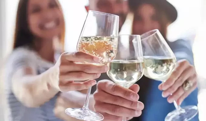 wellhealthorganic.com:alcohol-consumption-good-for-heart-health-new-study-says-no